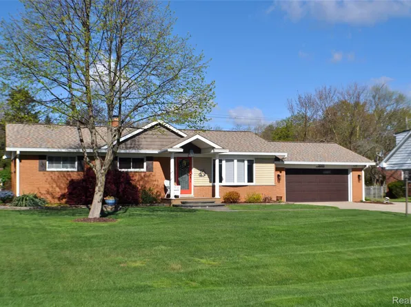 3593 Meadowleigh Ln, Waterford, MI 48329