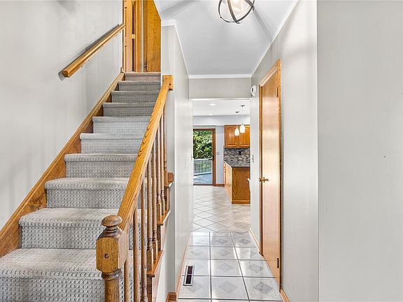 4th image of 300 Florentine Dr