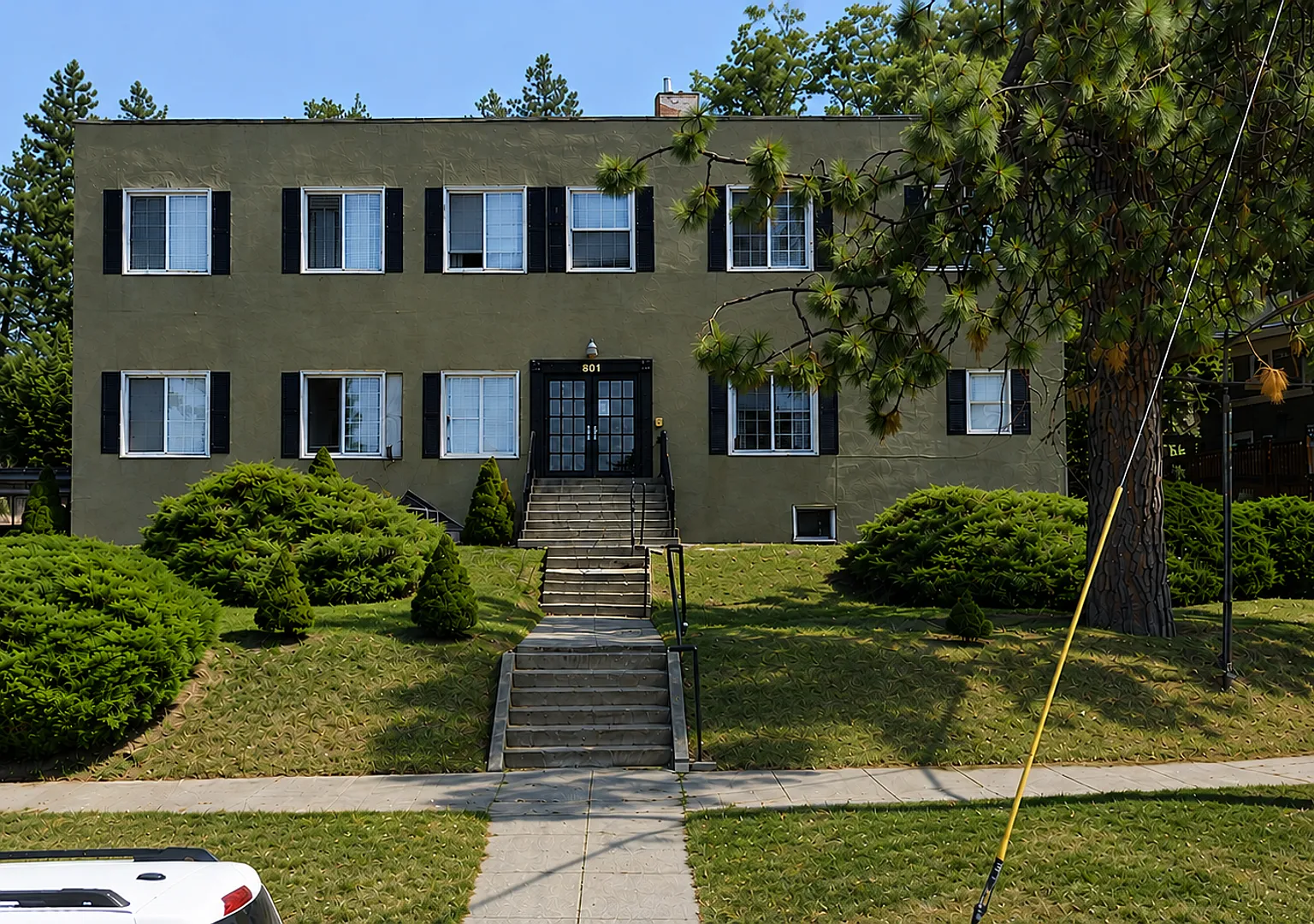 901 South Lincoln — Photo 4