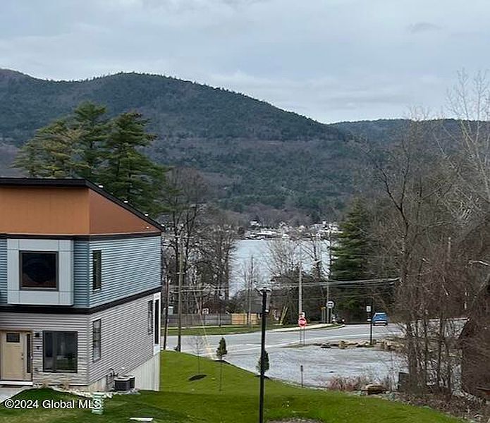 3rd image of 10 Footpath Way