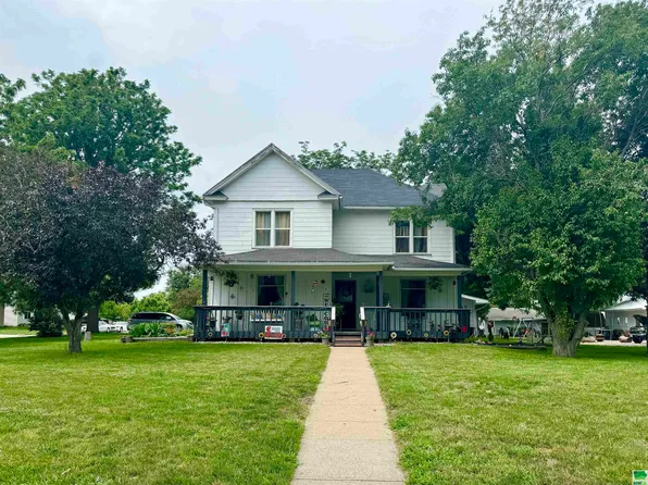 121 S 15th St, Dakota City, NE 68731