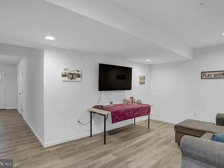 8153 Lenker Dr — Photo 27