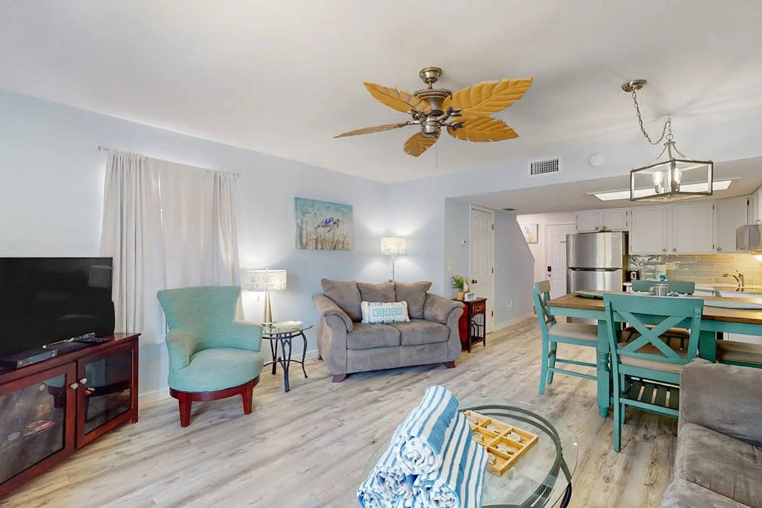 2 bed, 2.0 bath, 893 sqft, $3,724 — Photo 4