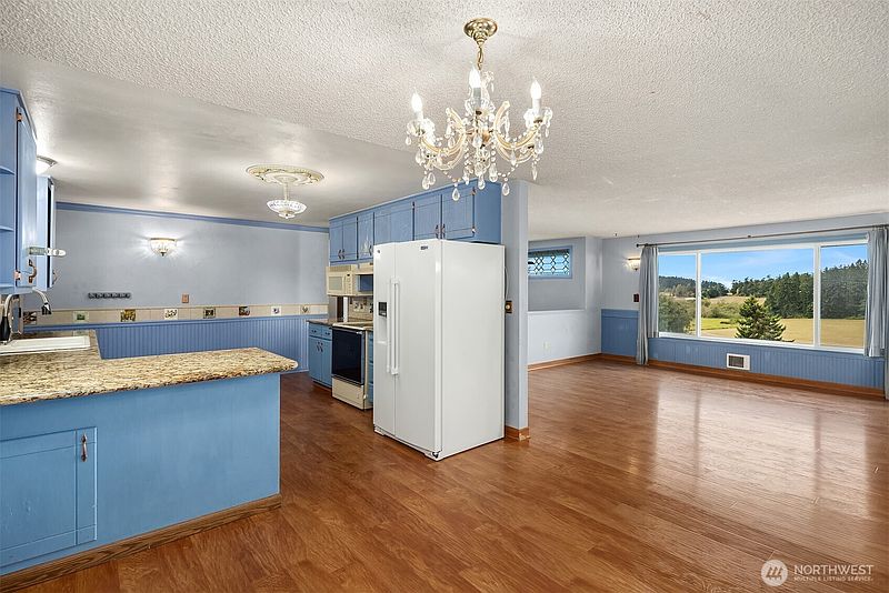 3rd image of 2861 Heller Road