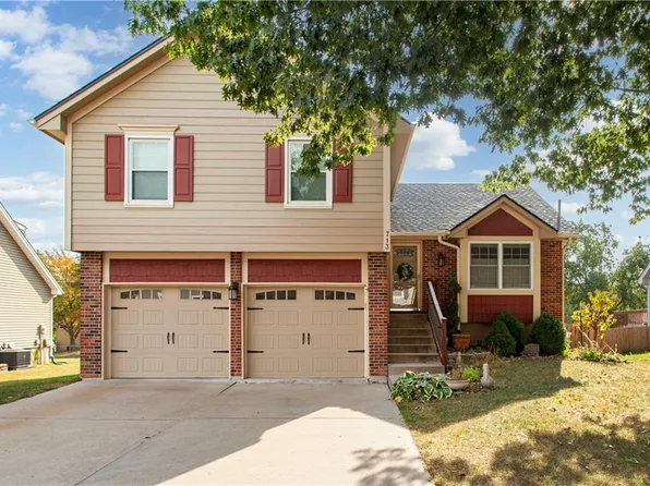 713 NE Aaron Dr, Lees Summit, MO 64086
