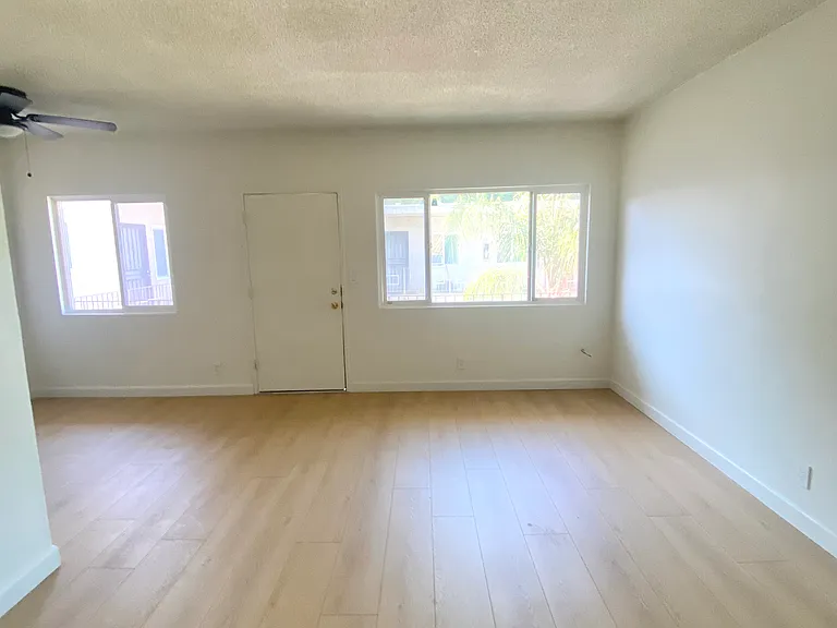 1905 S Oxford Ave #12 — Photo 5