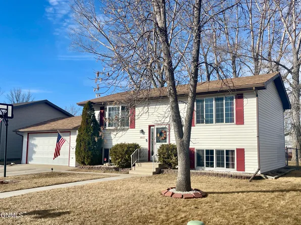 1613 7th Ave NE, Jamestown, ND 58401