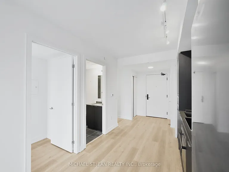 1 Jarvis St #726 — Photo 19