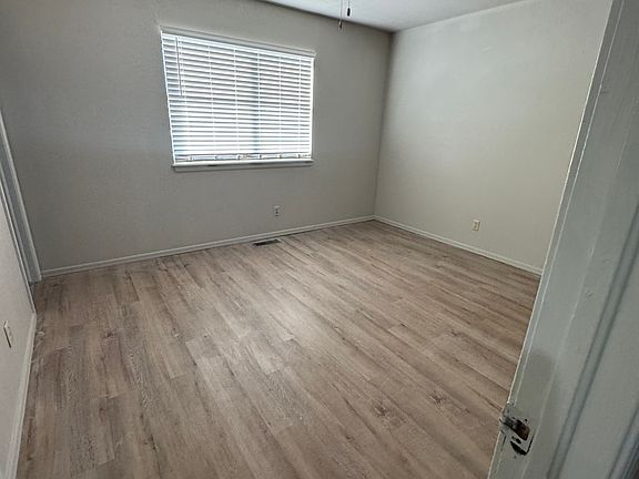 3rd image of 1008 S Wewoka Ave