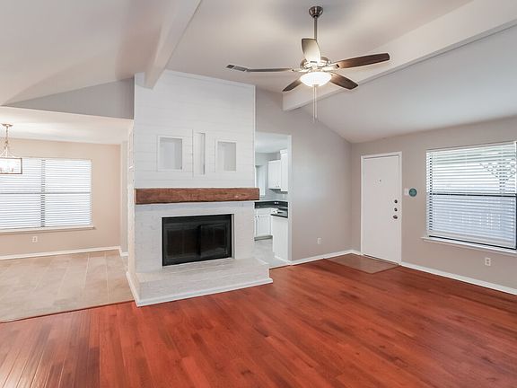 4th image of 216 Lantana Dr