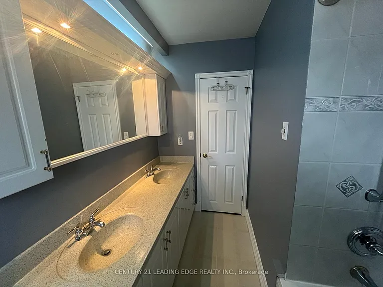 912 Crocus Cres — Photo 7