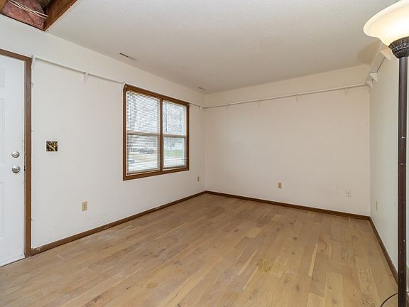 5th image of 303 11th St SE