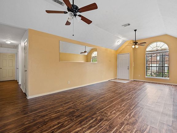 5th image of 2818 Blue Jay Cir