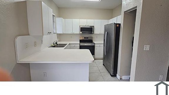 3rd image of 2711 NE 4th St Unit 204