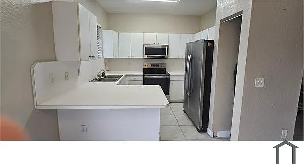 2711 NE 4th St #204 — Photo 3