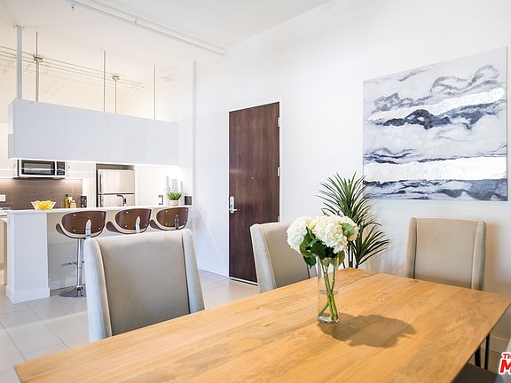 3rd image of 939 S Broadway APT 907