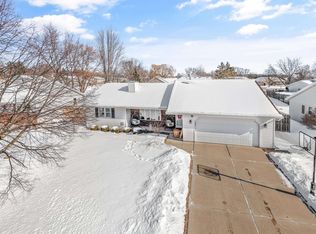 721 Glenhaven Ln, Green Bay, WI 54301