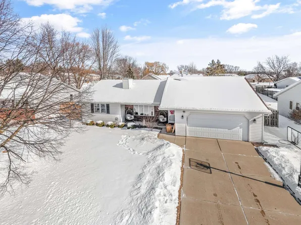 721 Glenhaven Ln, Green Bay, WI 54301