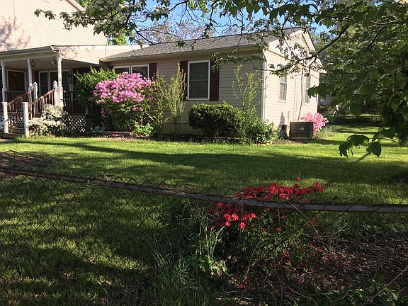 2nd image of 303 Lincoln Ave #2
