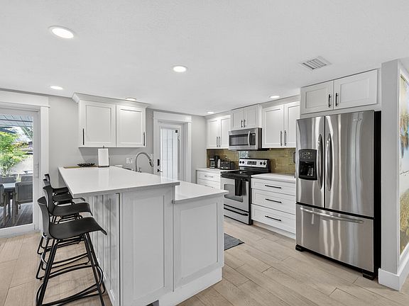 5th image of 6007 Beneva Rd