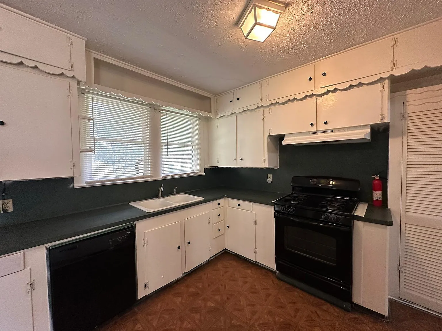 3 bed, 2.0 bath, 1846 sqft, $1,590 — Photo 3