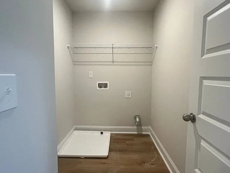 176 Country World Dr — Photo 20