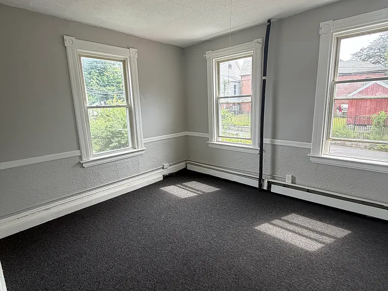 4 Thompson Ct #4 — Photo 6