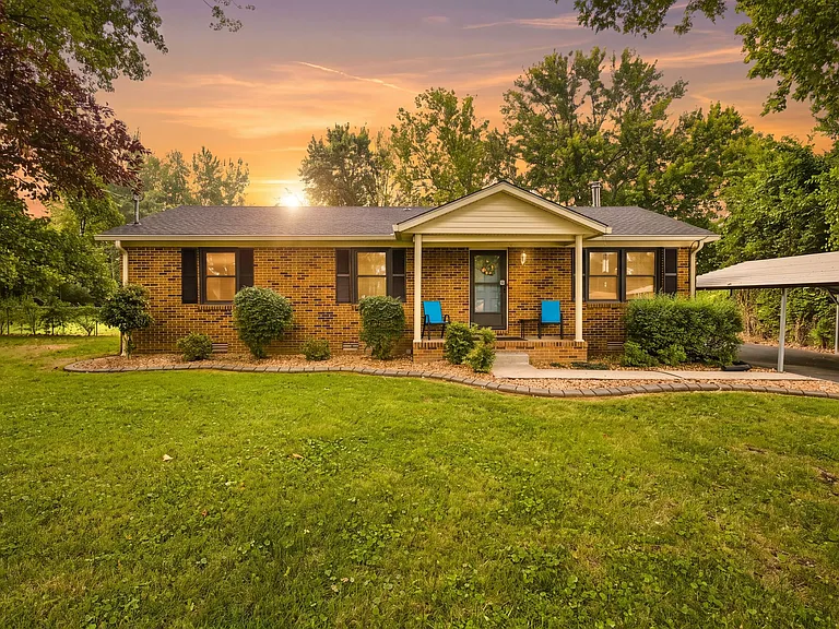 1663 Ragland Ln — Photo 1