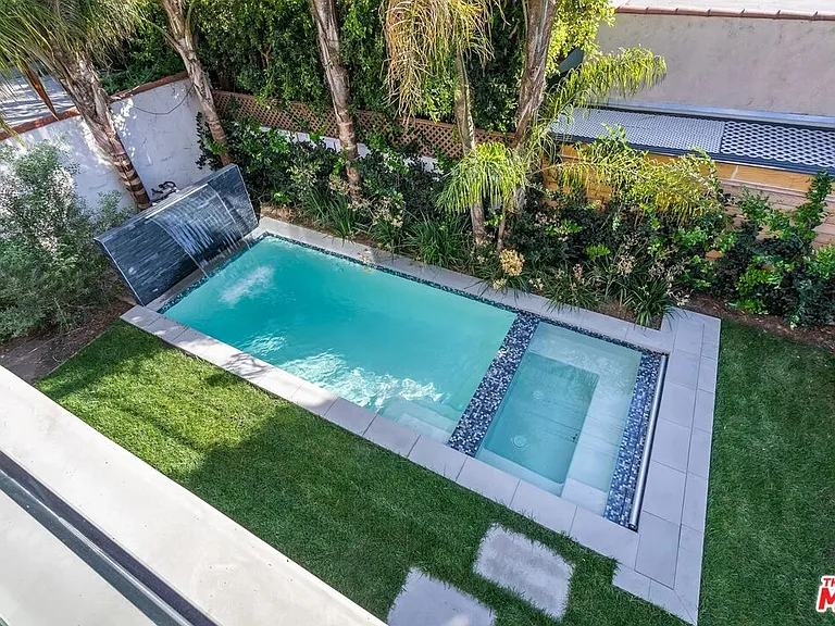 8932 Dorrington Ave — Photo 30