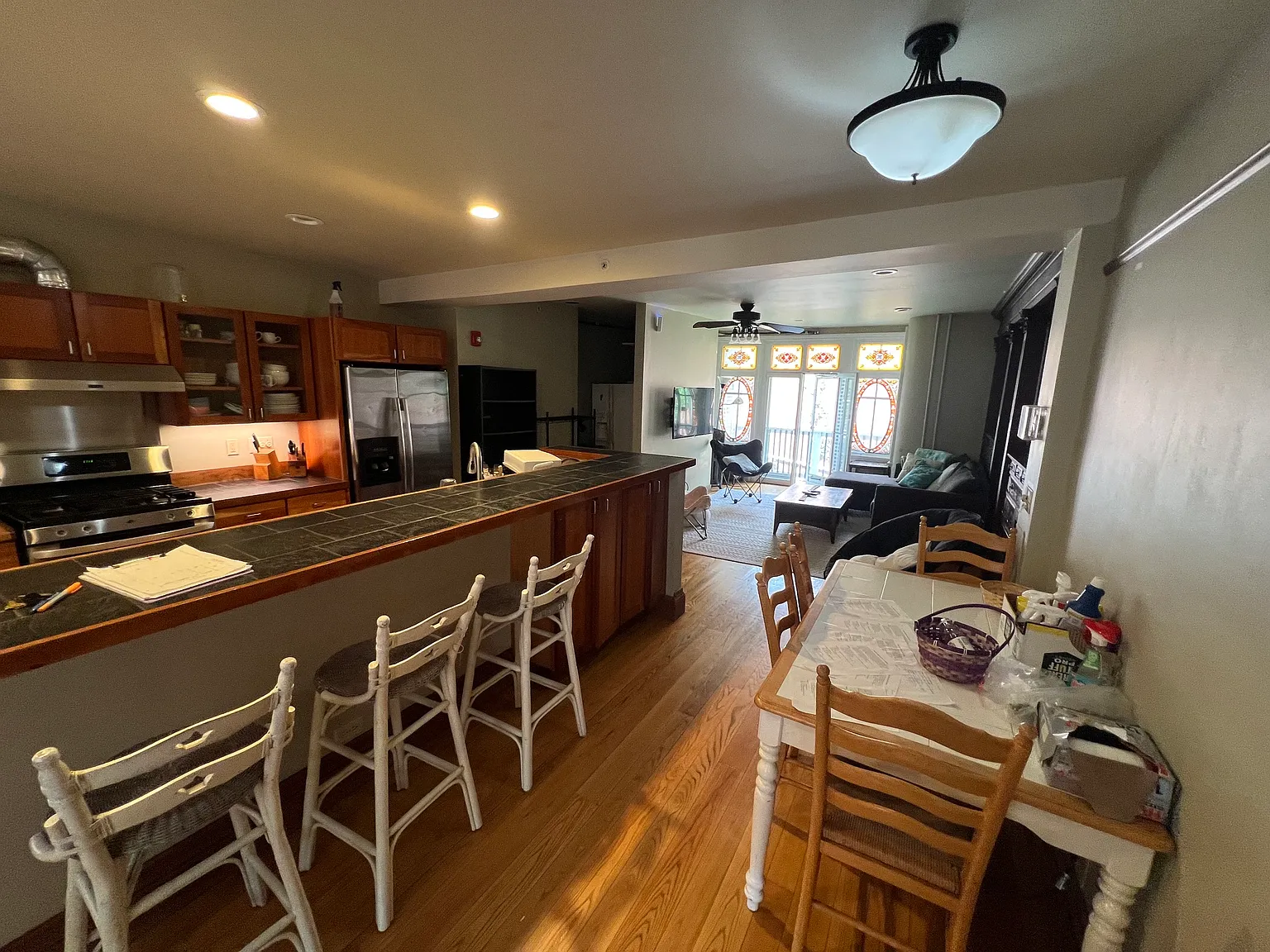 4 bed, 2000 sqft, $3,900 — Photo 2