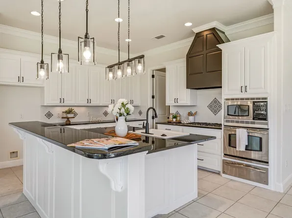 2414 Vineyard Dr, Granbury, TX 76048