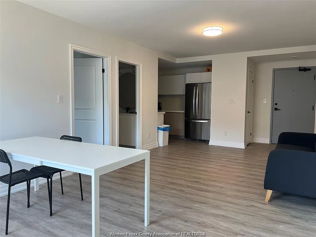 2 bed, 2.0 bath, 1095 sqft, $2,080 — Photo 2