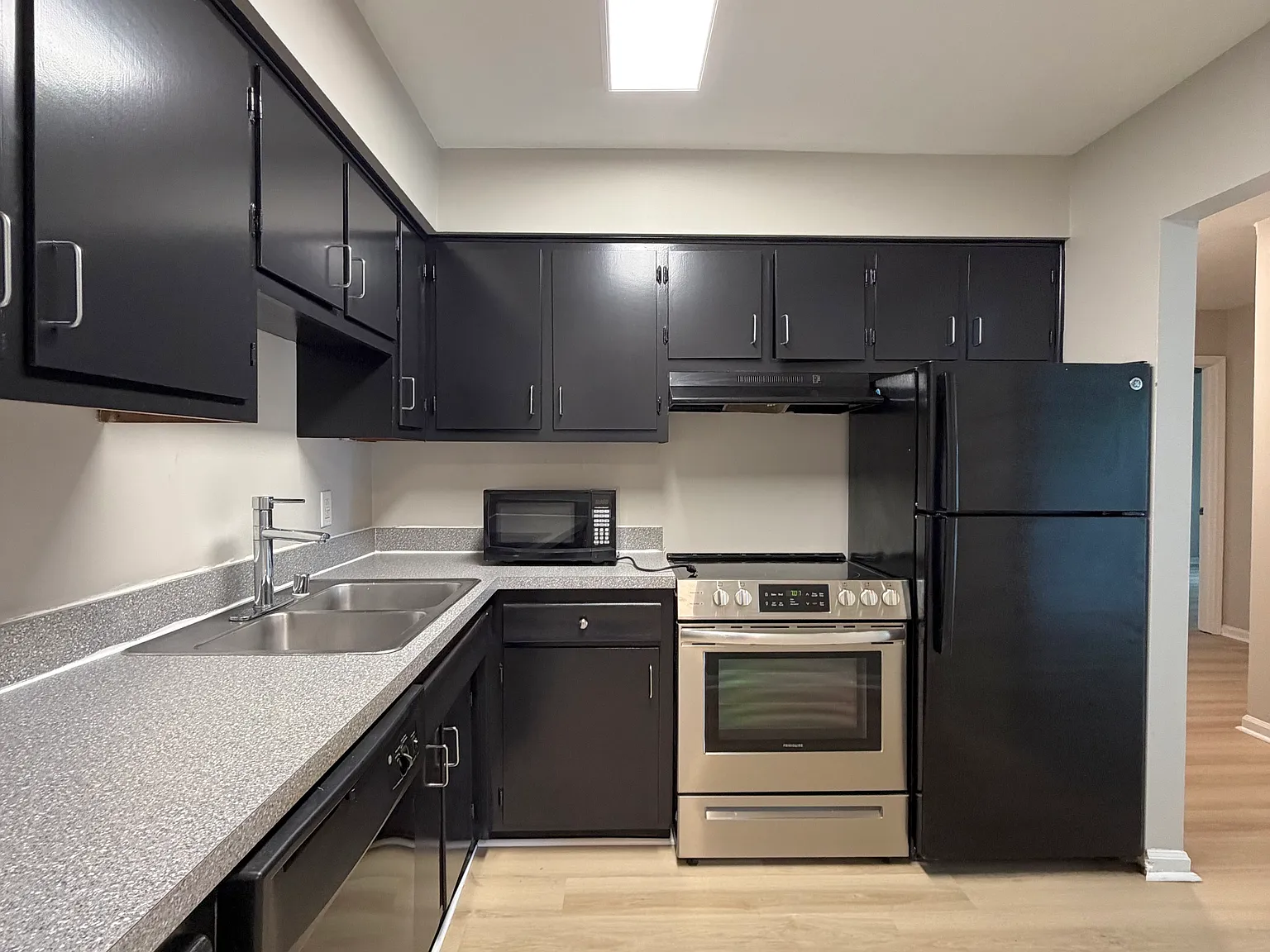 2 bed, 1010 sqft, $1,195 — Photo 2