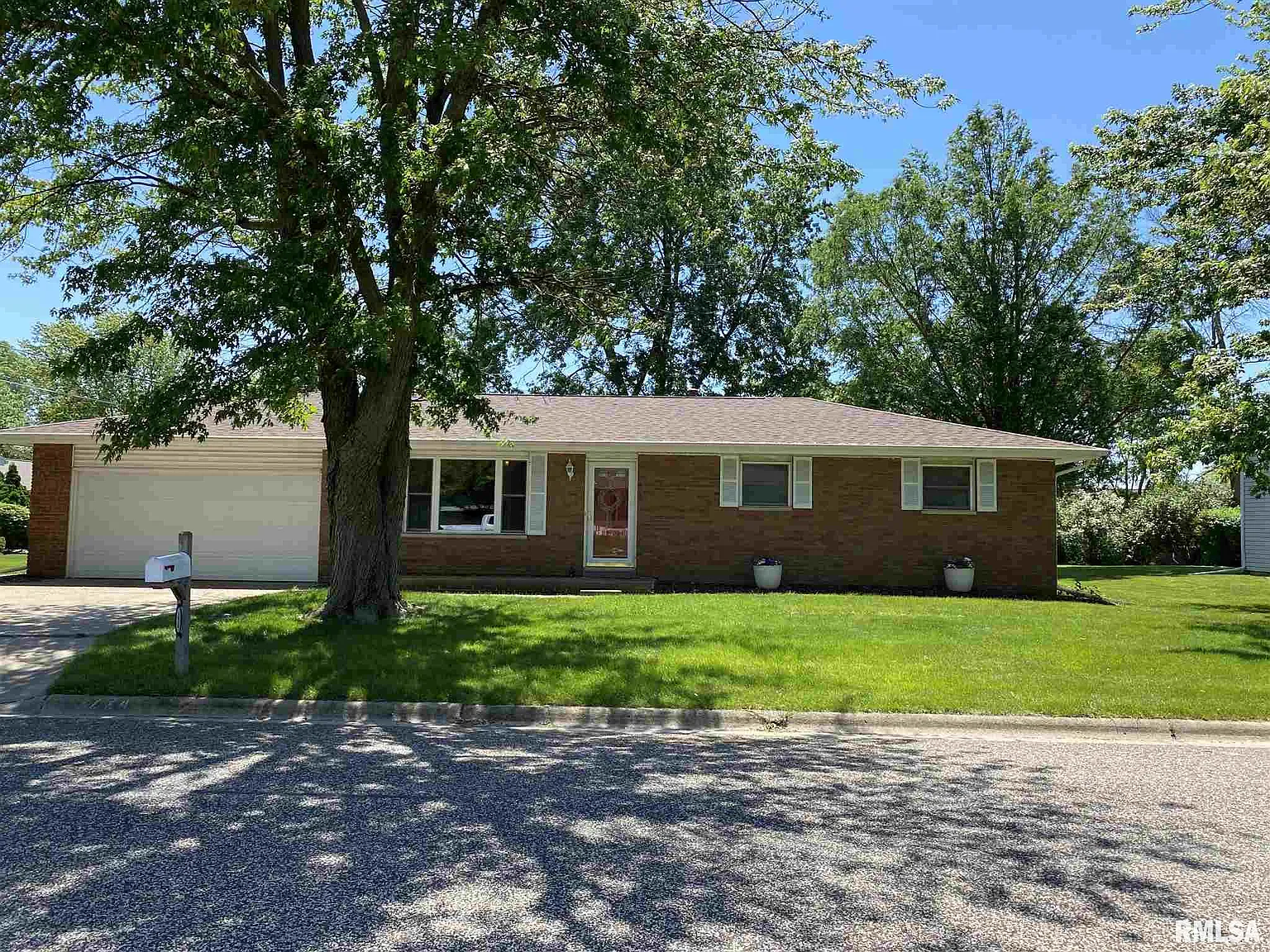 224 E Oakwood St photo 1