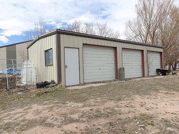 3rd image of 701 W Chugwater St