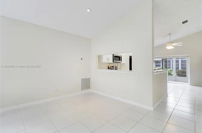 653 NW San Remo Cir — Photo 13