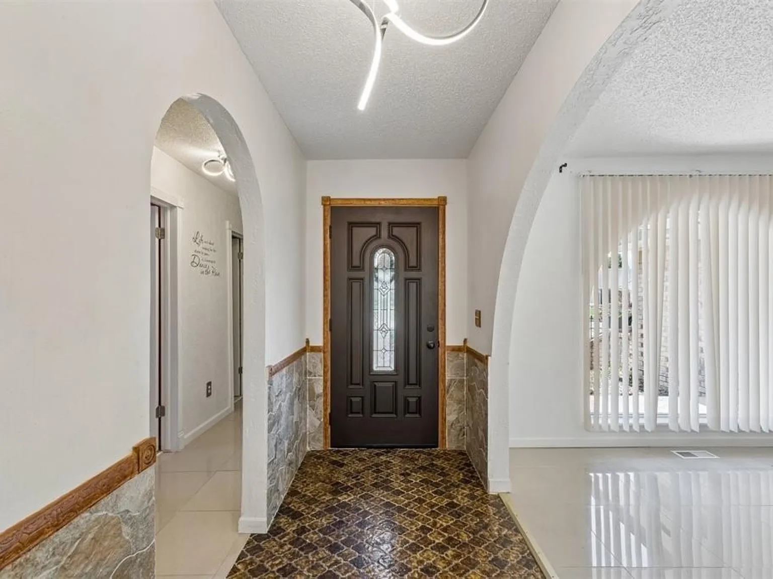3 bed, 1690 sqft, $1,500 — Photo 1