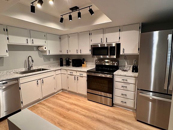 3rd image of 2523 W Sharon Ave