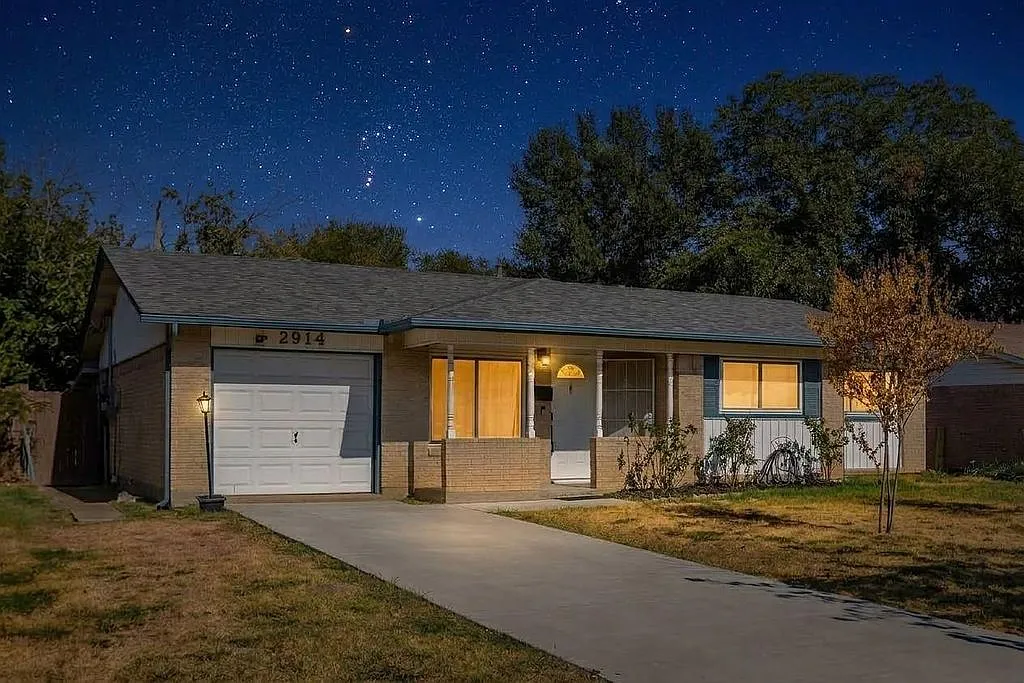 3 bed, 2.0 bath, 1255 sqft, $2,200 — Photo 1