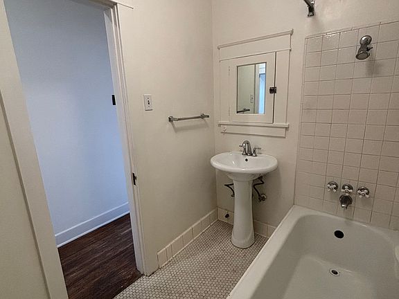 4th image of 1035 E 2nd St #1035