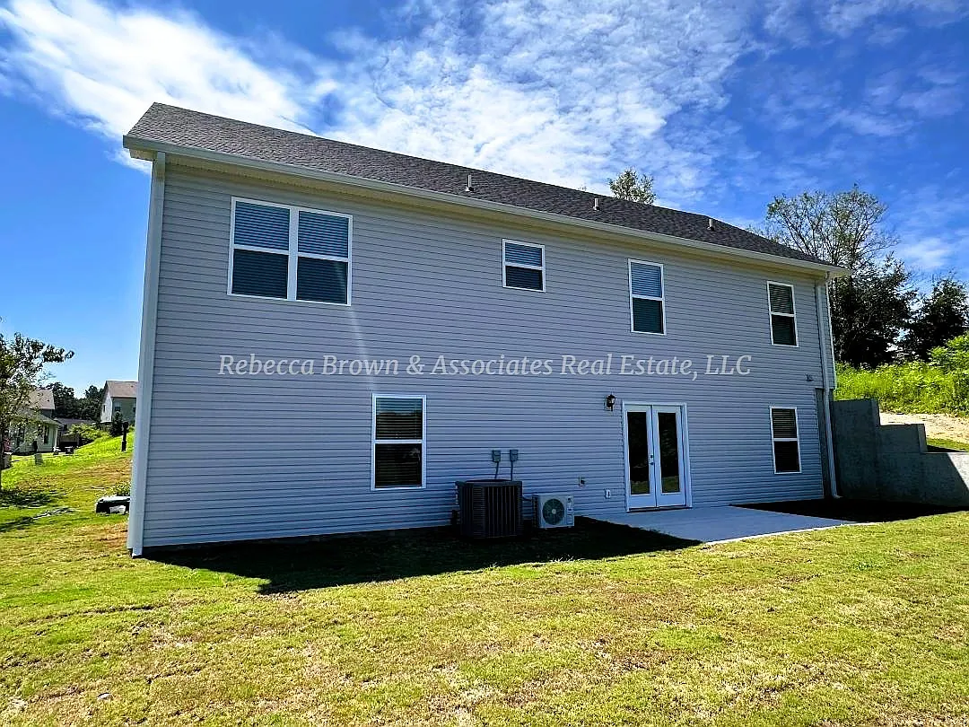 4 bed, 2100 sqft, $2,000 — Photo 2