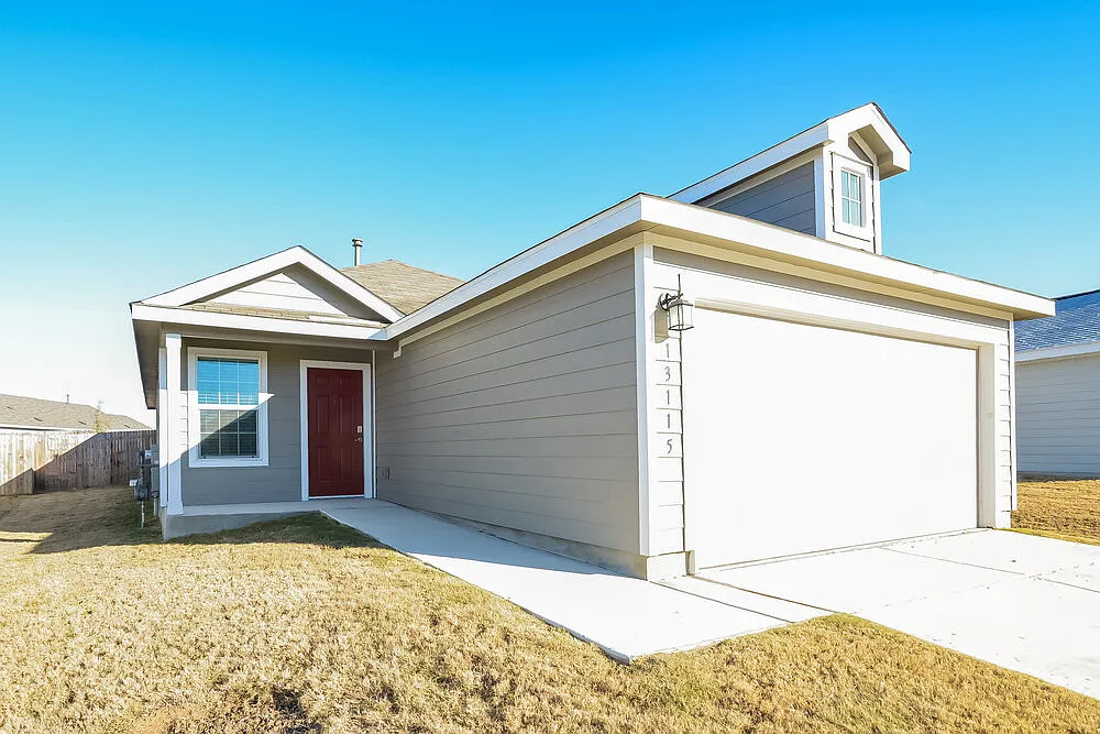 3 bed, 2.0 bath, 1440 sqft, $1,620 — Photo 3