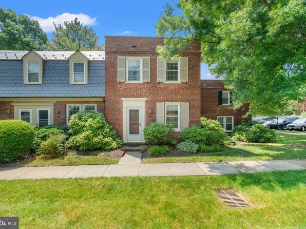 1021 S Barton St Unit 124, Arlington, VA 22204