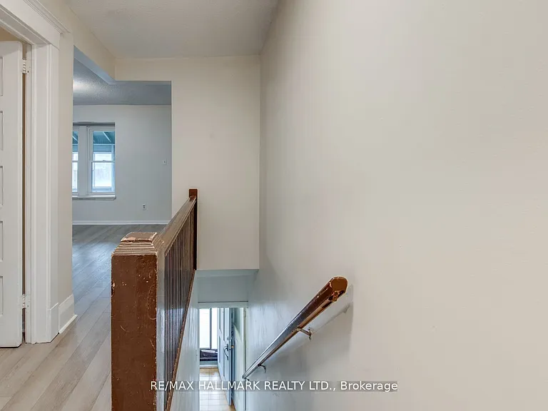 576 Ossington Ave S #2 — Photo 4