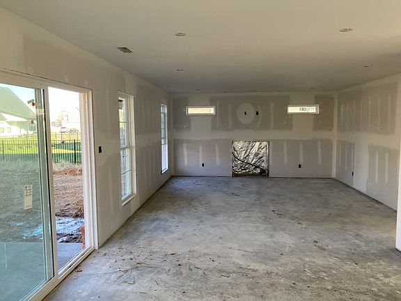 3rd image of 308 Lowline Dr