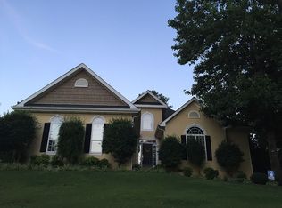 109 Thornbrook Ct, Carrollton, GA 30116