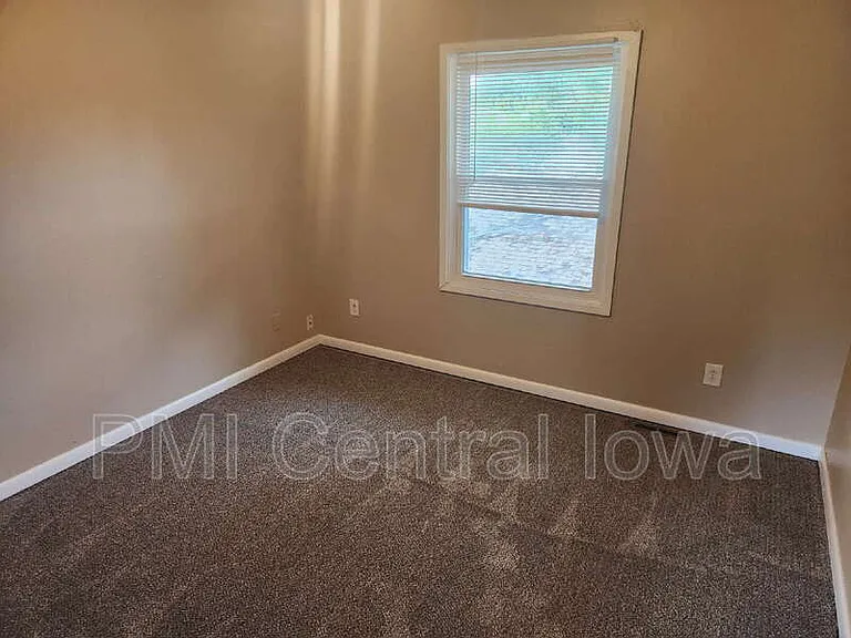 1010 Linden Dr — Photo 8