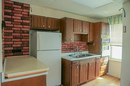 4th image of 2641 N Main St