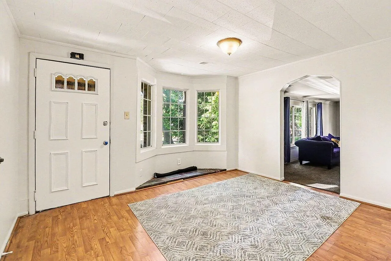 3 bed, 1.0 bath, 1509 sqft, $1,500 — Photo 2