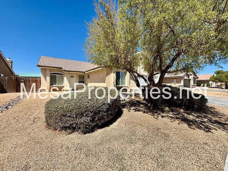 5 bed, 3.0 bath, 2014 sqft, $2,350 — Photo 3
